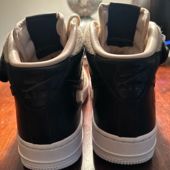 Nike Wmns Air Force 1 07 Mid Leather Premium
(((SMOKE-FREE HOME))) - Picture 4 of 5